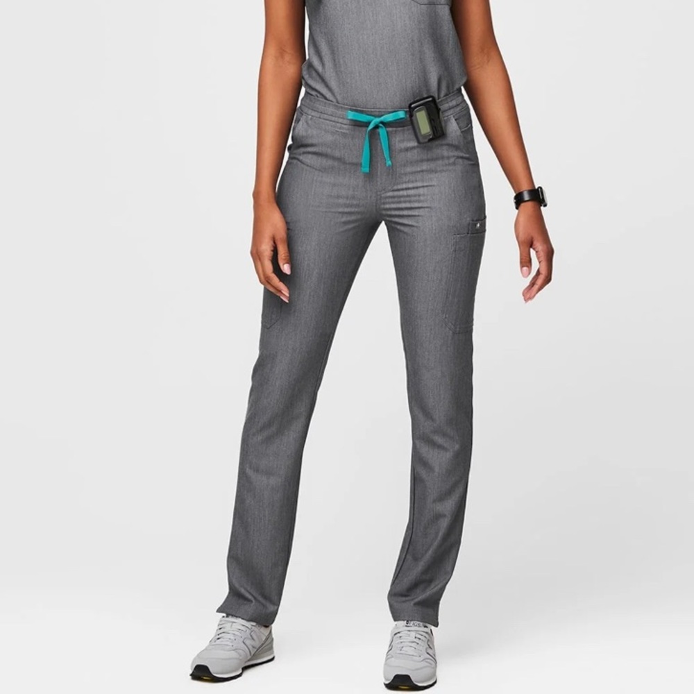 NWT XXS Yola Figs scrub pants in graphite